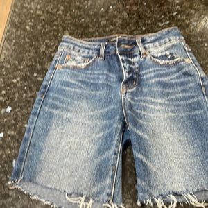 Bermuda cut denim shorts from Fashionova